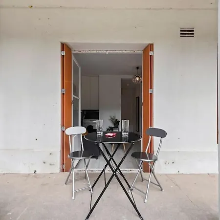 Studio 100m De La Plage & Casino Apartment