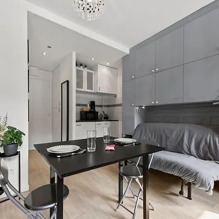 Studio 100m De La Plage & Casino Apartment *