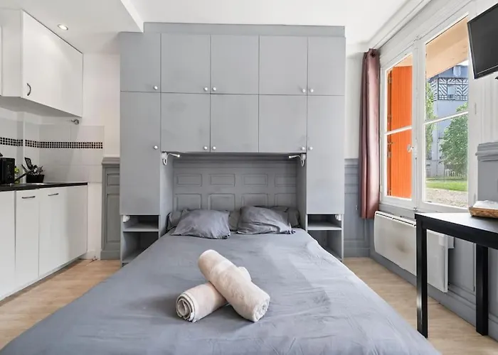 Studio 100m De La Plage & Casino Lägenhet *