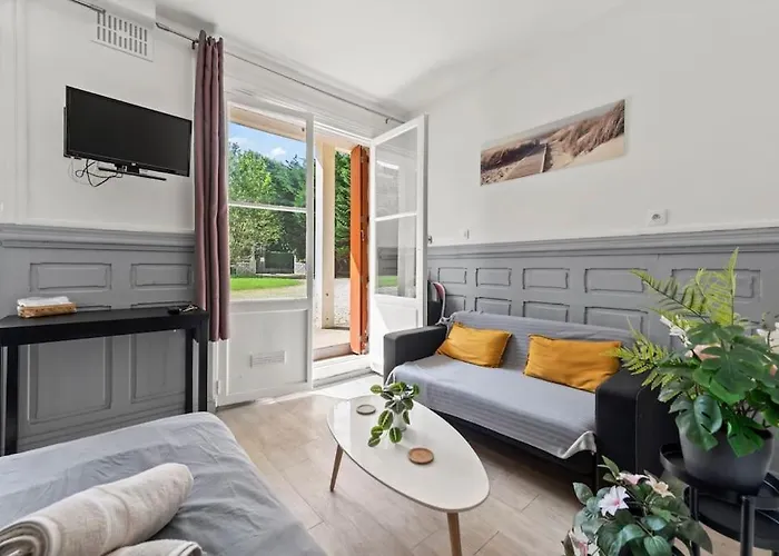 Studio 100m De La Plage & Casino Lägenhet *